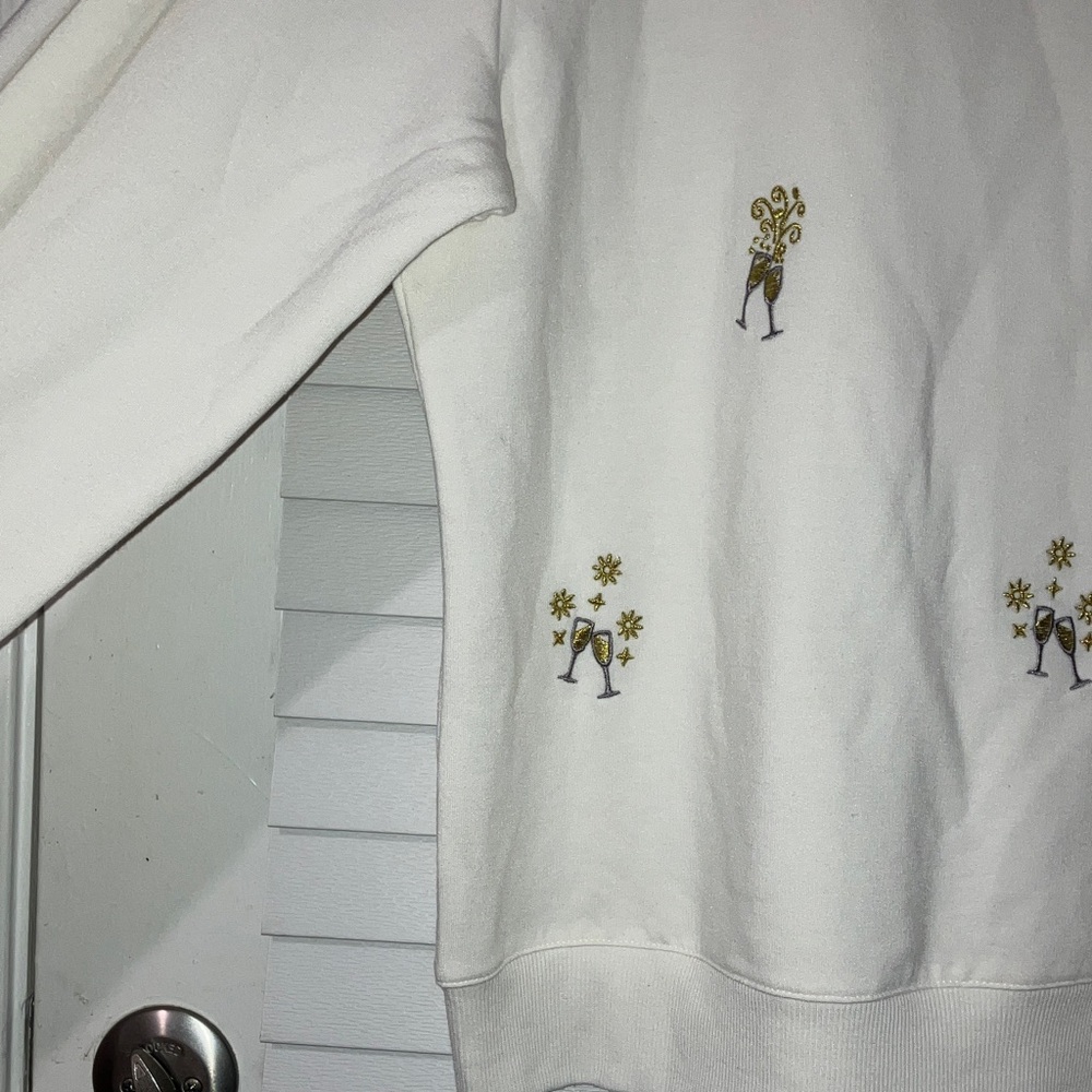 Elegant Cream V-Neck Sweater with Floral Accents - Picture 8 of 9